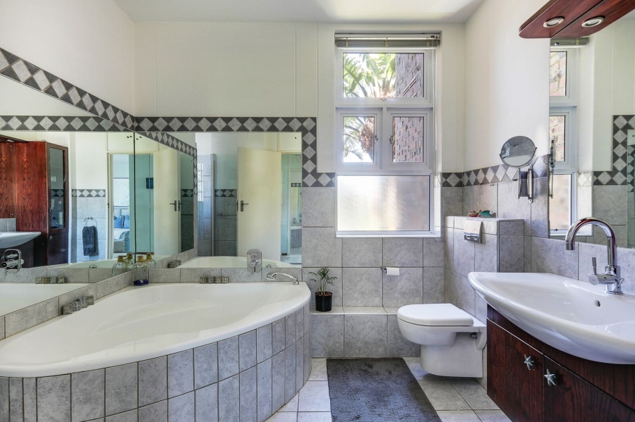 4 Bedroom Property for Sale in Rondebosch Western Cape